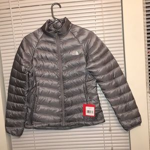 I’m selling a north face puffer jacket